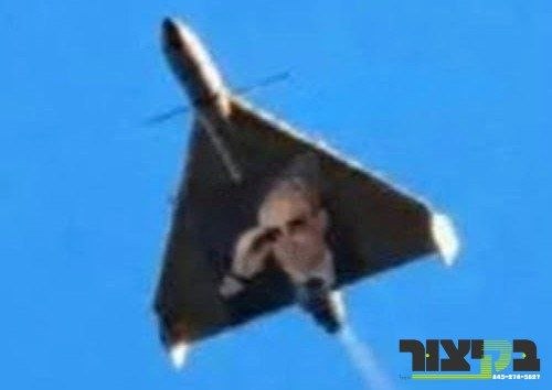 א רוסישע דראון מיט א געמאלדן בילד אויף זיך פון דער רוסישער פרעזידענט פוטין, איז געזען געווארן פליען העכער קיעוו.